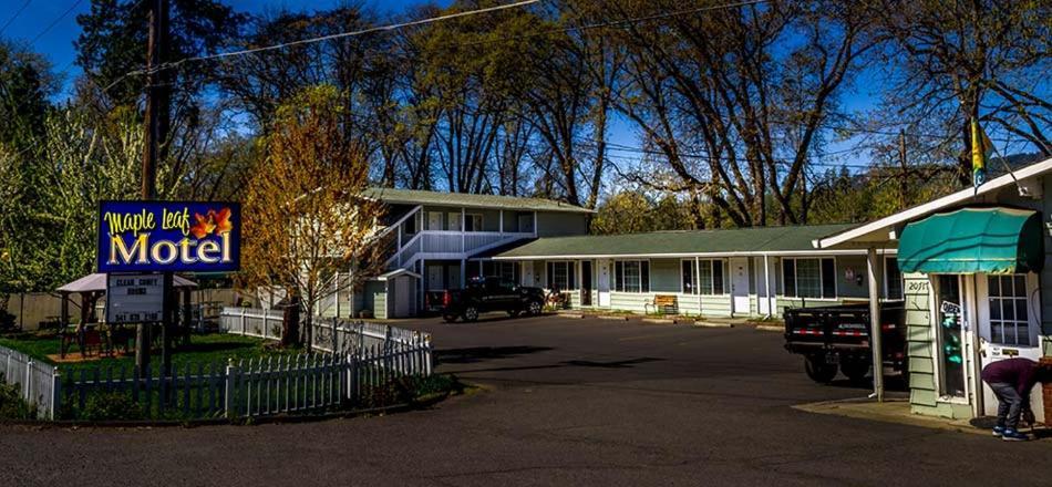 Maple Leaf Motel Shady Cove Exterior photo
