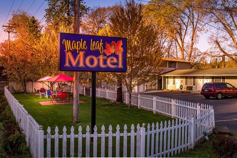 Maple Leaf Motel Shady Cove Exterior photo