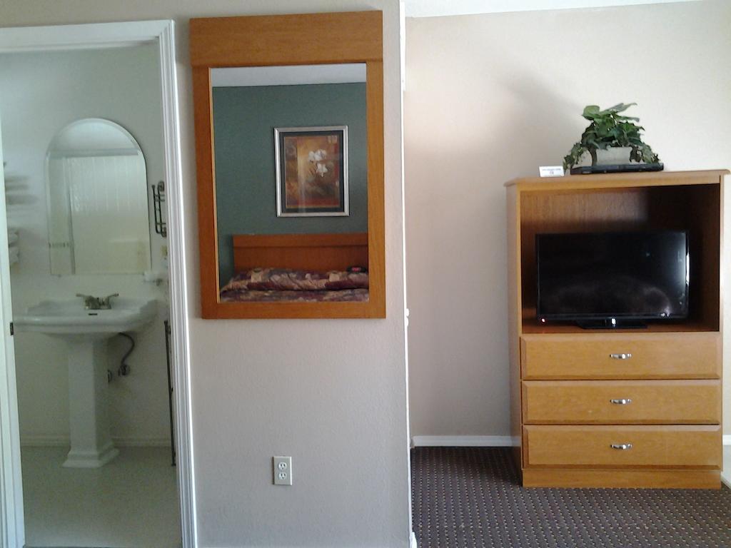 Maple Leaf Motel Shady Cove Room photo