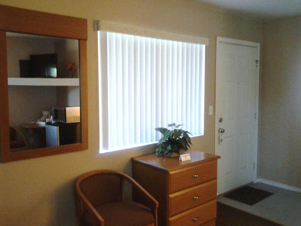 Maple Leaf Motel Shady Cove Room photo